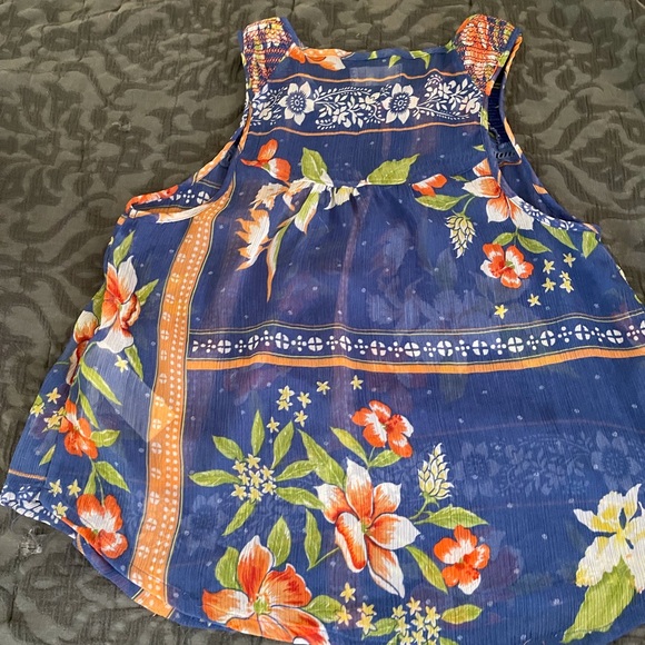 Cute Hollister Sleeveless Top - Picture 2 of 3